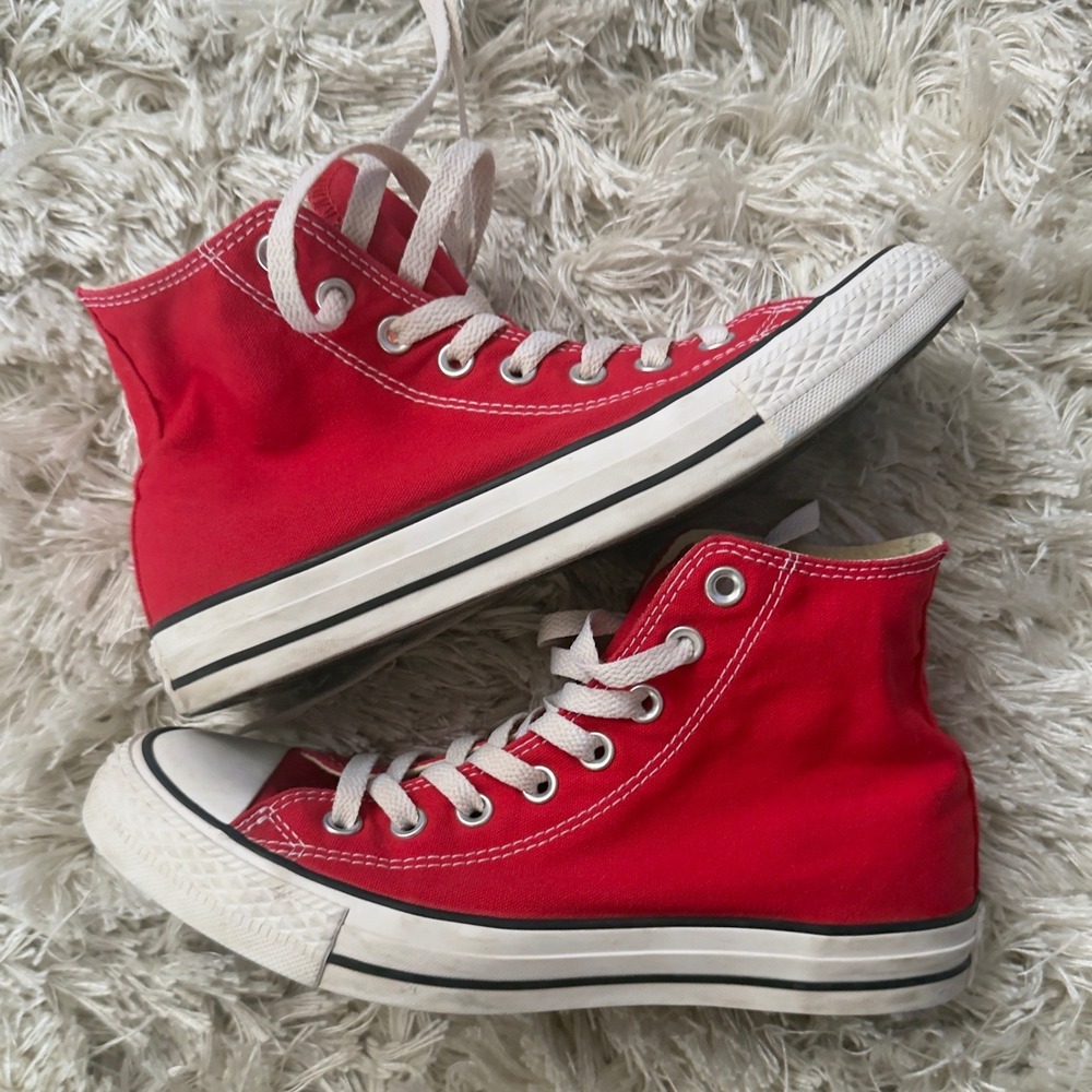 Converse Chuck Taylor All Star Red Canvas High Top Sneakers M 7 W 9 - Picture 2 of 14